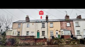 The property requires full renovation in Exeter photo