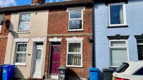 House requiring modernisation in Ipswich photo