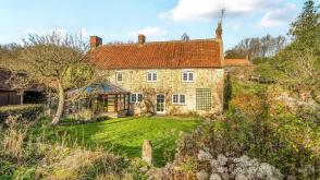 Farmhouse requiring modernisation in Dundry photo