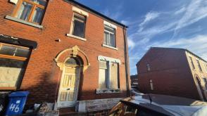Property in need of renovation in Ashton-under-Lyne photo