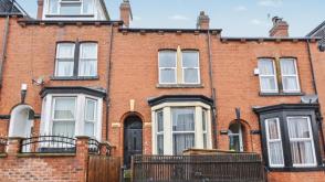 The property does require renovation in Leeds photo