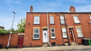 The property does require some internal renovation in Leeds photo
