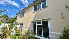 Cottage in need of some cosmetic updating in Woodbridge photo