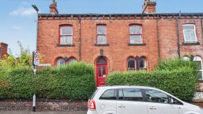 End terrace does require renovation in Leeds photo