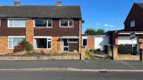 Property in need of modernisation in Stratford-upon-Avon photo
