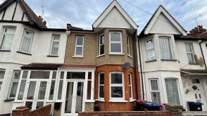 REFURBISHMENT OPPORTUNITY in Westcliff-on-Sea photo