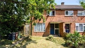 House in Need of Modernisation in St. Albans photo