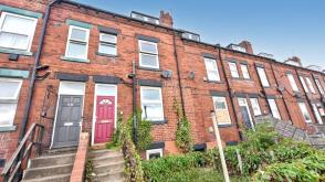 Terrace does require renovation in Leeds photo