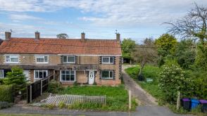 Semi-detached cottage for renovation in Lincoln photo