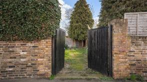 Land for sale in Kingston Upon Thames photo