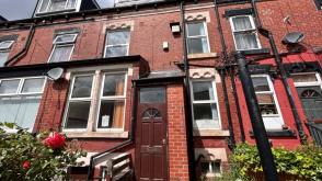 House does require refurbishment in Leeds photo