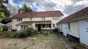 Detached cottage requiring modernisation in Ashwellthorpe photo