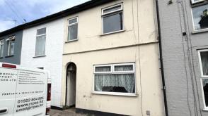 Quaint fisherman's cottage in need of structural repairs in Lowestoft photo