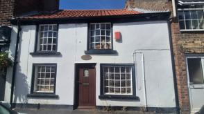 Coastal cottage with scope for improvement in Bridlington photo