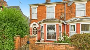 Terraced house vacant and needing modernisation in Beccles photo