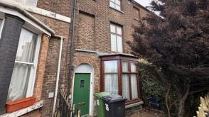 Townhouse in need of modernisation in King's Lynn photo