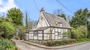 Cottage in need of renovation in Devizes photo