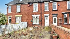Mid terrace house requires modernisation in Leeds photo