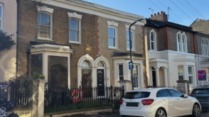 House Close To Town Centre In Need Of Refurbishment in Gravesend photo