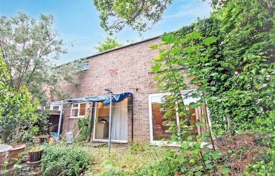House requiring modernisation in Peterborough photo