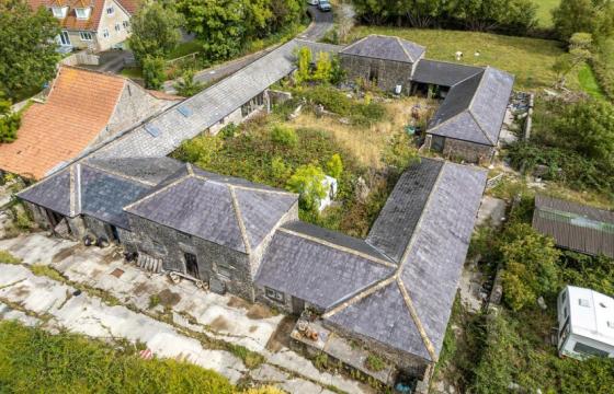 Requires complete modernisation in Hewish photo