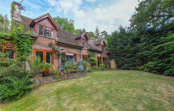 Plot with PP for sale in Finchampstead photo