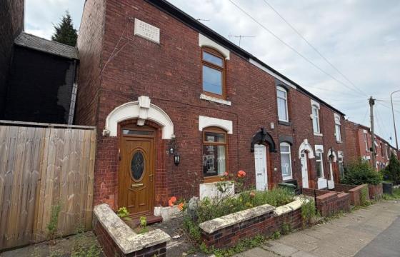 Property for modernisation in Dukinfield photo