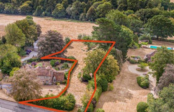 Land for sale in Upper Basildon photo
