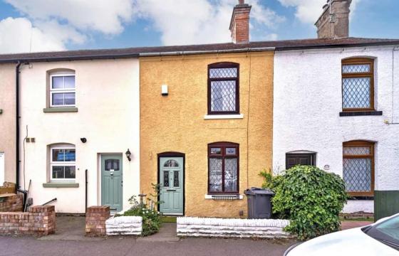 House requiring modernisation in SUTTON COLDFIELD photo