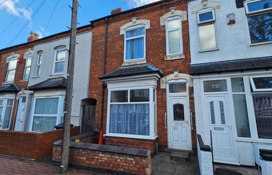 Mid-terraced house requires modernisation in Smethwick photo