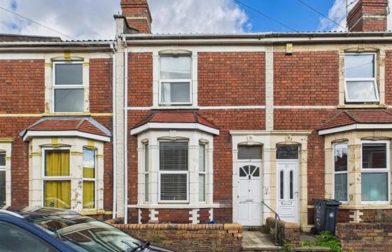Period house in need of modernisation in St George photo