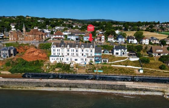 The property requires modernisation in Dawlish photo