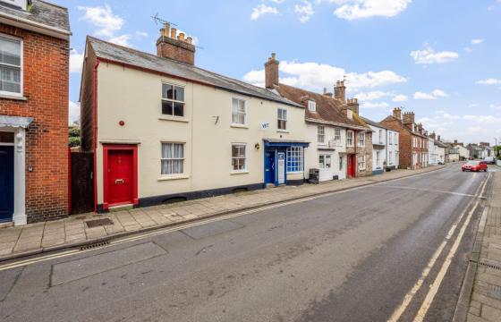 Town house requiring modernisation in Wareham photo