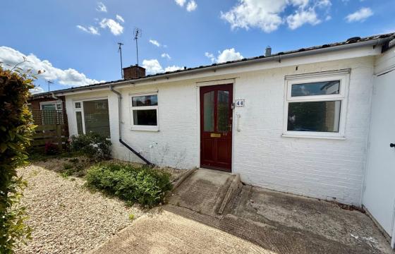 2 Bungalow for modernisation in Royal Wootton Bassett photo