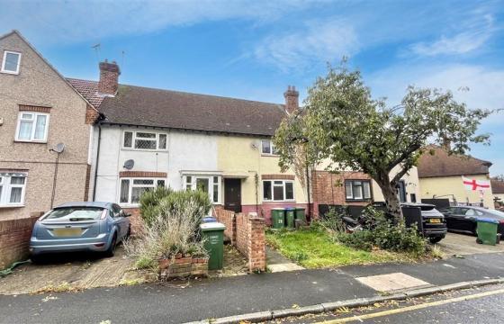 Freehold mid terrace house requiring updating in DARTFORD photo