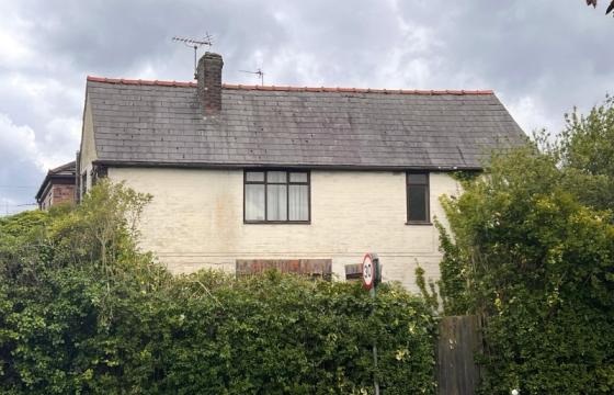 requires a full renovation in Melling photo