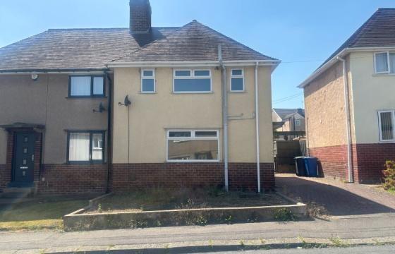 House requiring modernisation in Chesterfield photo