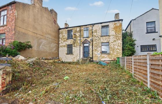 The property does require full renovation in Leeds photo