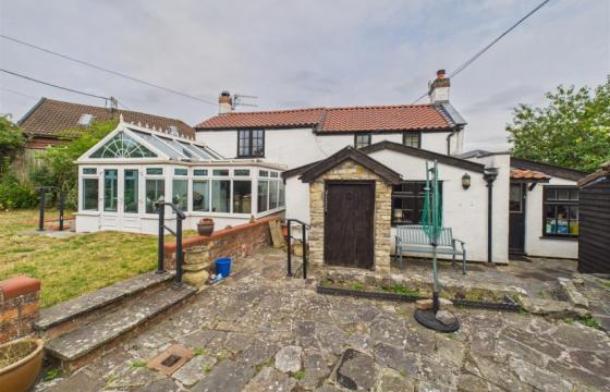 Period cottage for updating in Bishopsworth photo