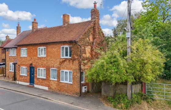 FREEHOLD HOUSE FOR RENOVATION IN Leighton Buzzard photo