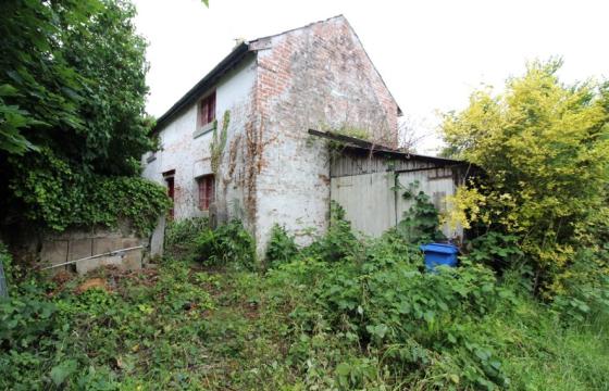 Vacant farm house and barn requiring full refurbishment in Poulton-Le-Fylde photo