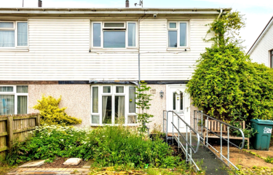A Semi-Detached House requiring modernisation in Aylesbury photo