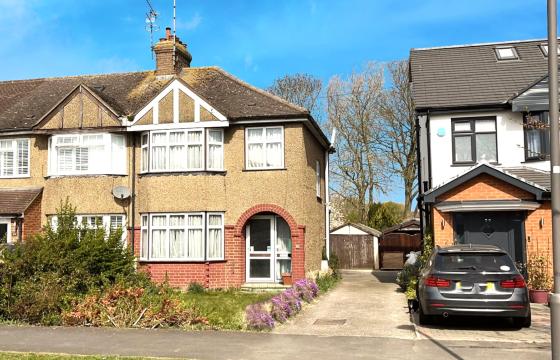 House requiring modernisation in Hatfield photo