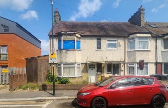 The property requires a program of refurbishment in Mitcham photo