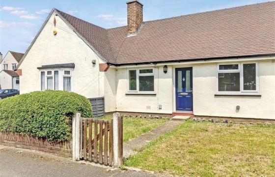 Freehold bungalow requiring updating in DARTFORD photo