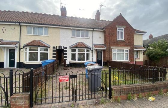 Requiring cosmetic updating in Hull photo