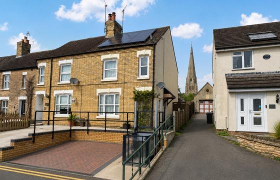 Terrace would benefit from internal modernisation in Wellingborough photo
