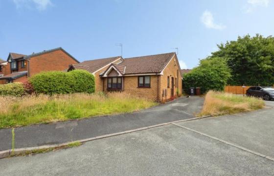 Bungalow for  updating and improving in Denton photo