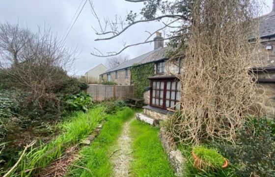 Cottage requiring refurbishment in St. Buryan photo