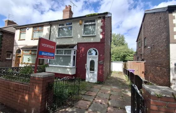 Semi-detached house for improvement in Liverpool photo
